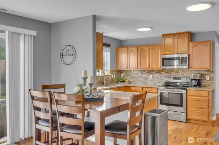 Back to dining room and kitchen.
