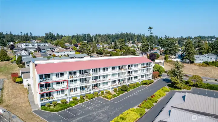 Beautiful end unit with lots of light