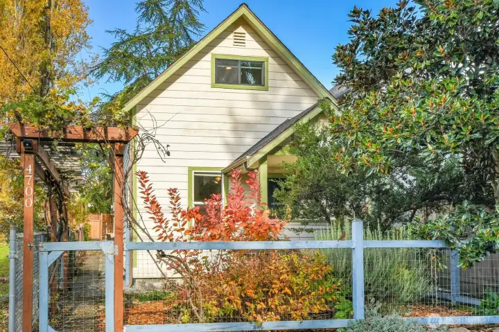 Lovely landscape and fully fenced yard