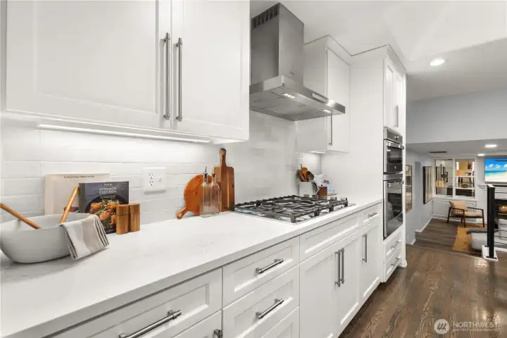 Reimagined in 2021, the kitchen is a delight! Sleek Quartz, gas cooking, Bosch hood and more!