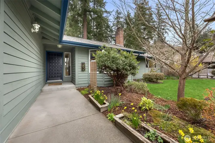 Desirable Rambler in University Place Woodlake Commiunity