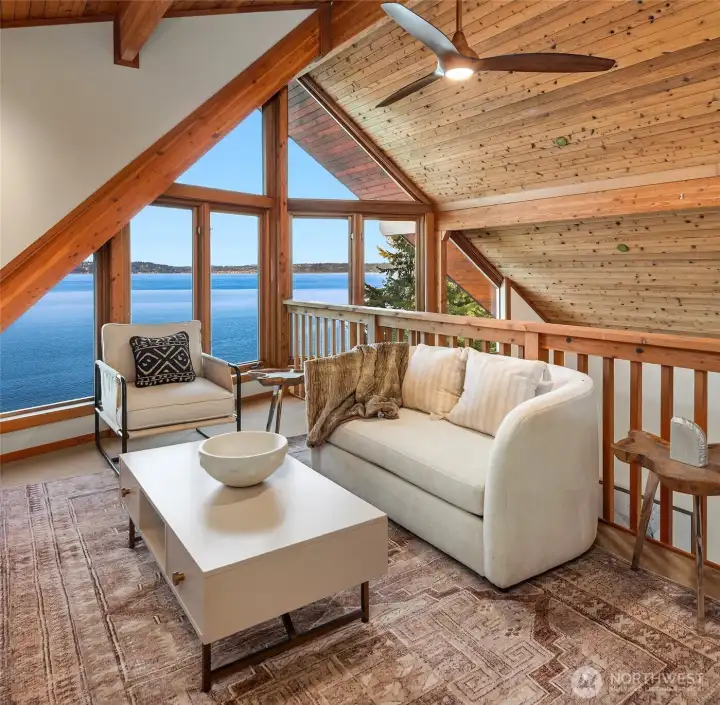 Upper den loft