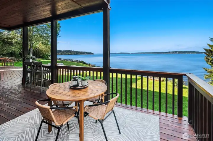 Dining deck