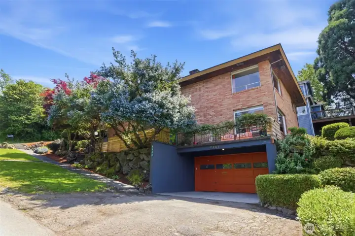 Mount Baker Mid Centry Modern with large 2 car garage. Mount Baker Mid Centry Modern with large 2 car garage.
