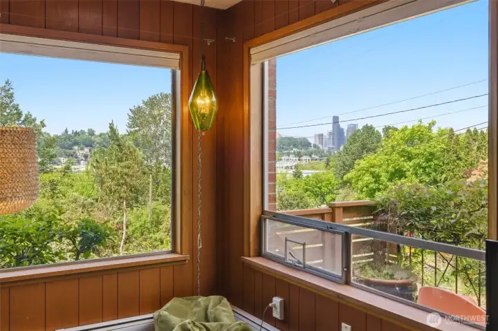 Incredible views for sunsets over downtown and Beacon Hill. Incredible views for sunsets over downtown and Beacon Hill.