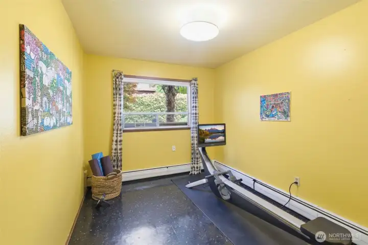 Second bedroom on lower level, perfect for workout room. Second bedroom on lower level, perfect for workout room.
