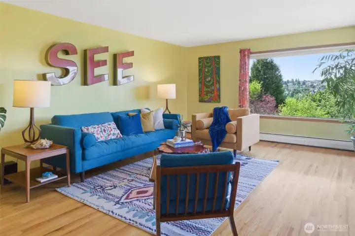 Plenty of space for lounging and entertaining. Plenty of space for lounging and entertaining.