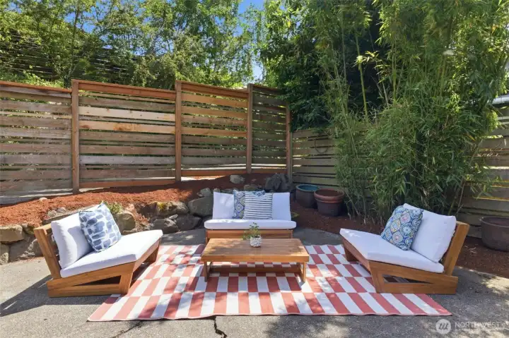 Fully fenced back patio. Fully fenced back patio.