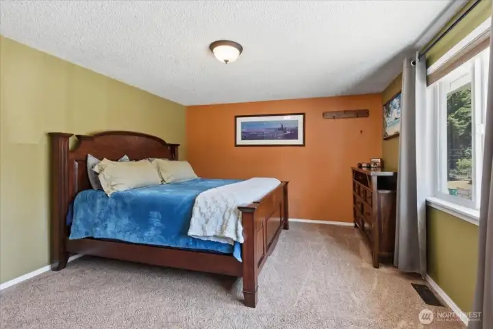 The seller would be willing to leave the bedroom set if new owner would appreciate.