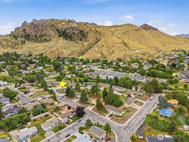 Close to Saddle Rock & trails