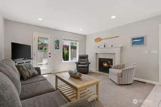 FAMILY ROOM W FIREPLACE!!!