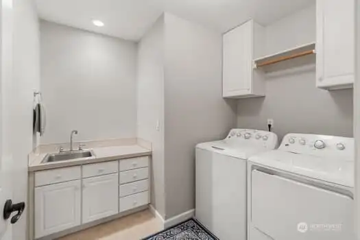 UTILITY ROOM & SINK