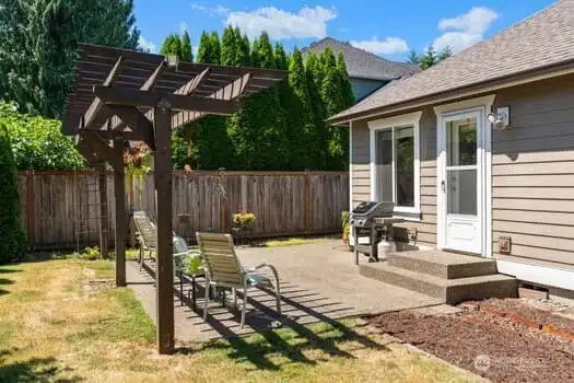 TRELLIS & PATIO