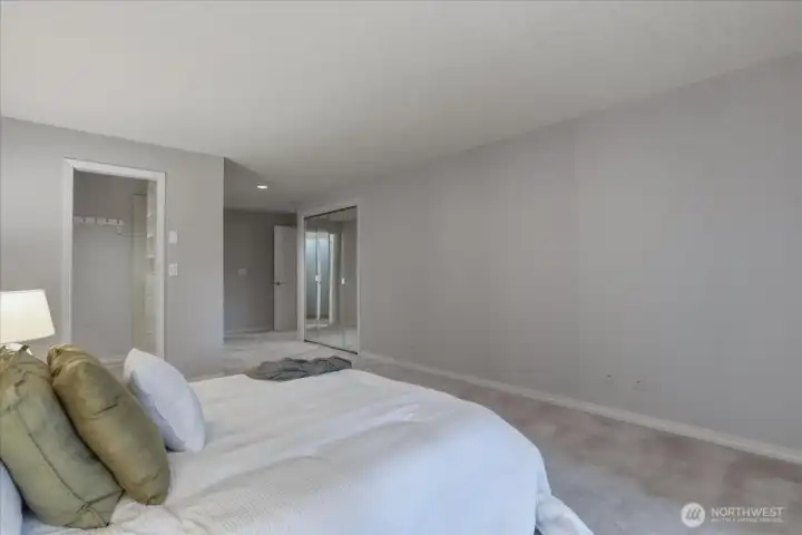primary bedroom, carpet, walk-in closet, full owner's suite, ensuite bath primary bedroom, carpet, walk-in closet, full owner's suite, ensuite bath