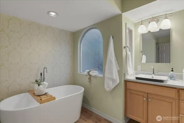 primary bath ensuite to primary bedroom, soaking tub, double sinks, quartz counters primary bath ensuite to primary bedroom, soaking tub, double sinks, quartz counters