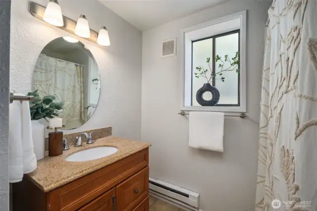 Lower floor Full Bathroom