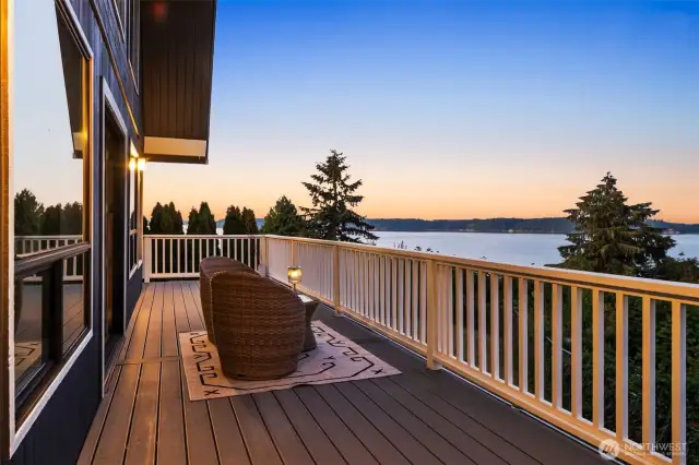 Main floor sunset deck views