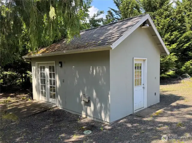 Shop w/ over 200 sqft & Power