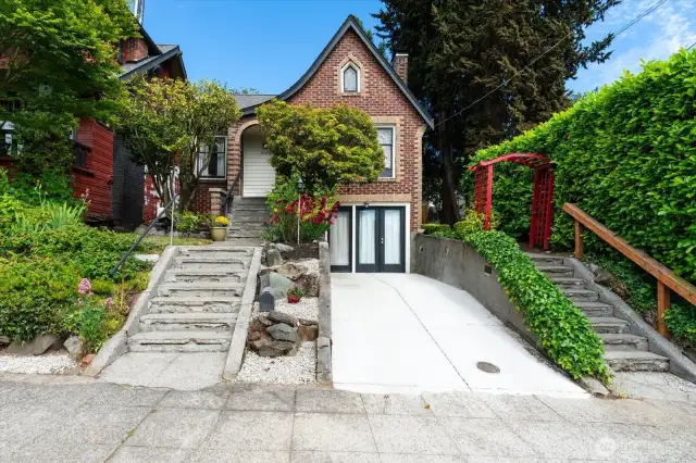 Mature landscaping and driveway parkin