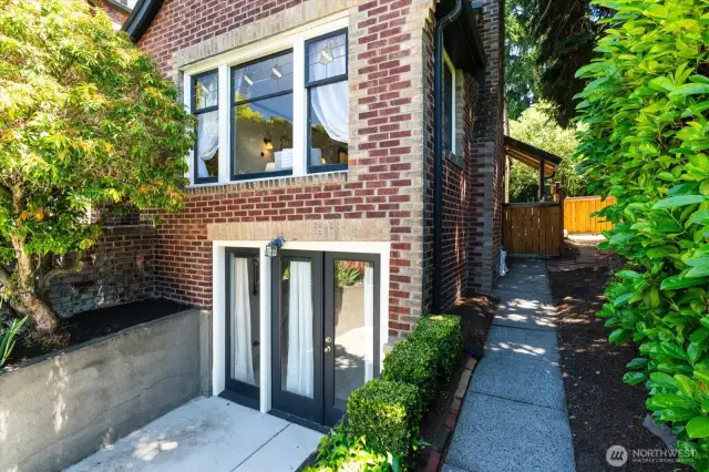 Side yard & path to backyard
