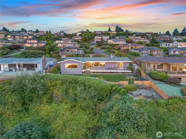 Nothing but green belt in your backyard, no roofs, no power lines: these views are yours!