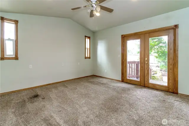 Lower primary bedroom
