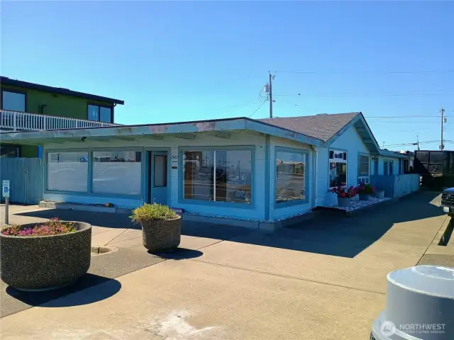 Great corner location in the center of the Marina District