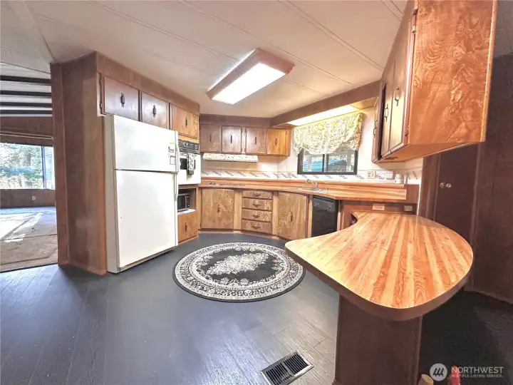 Kitchen includes all appliances, all new laminate flooring