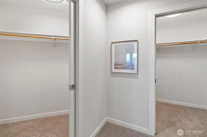 2 proper closetsThe primary suite is complemented by two well-appointed closets.
