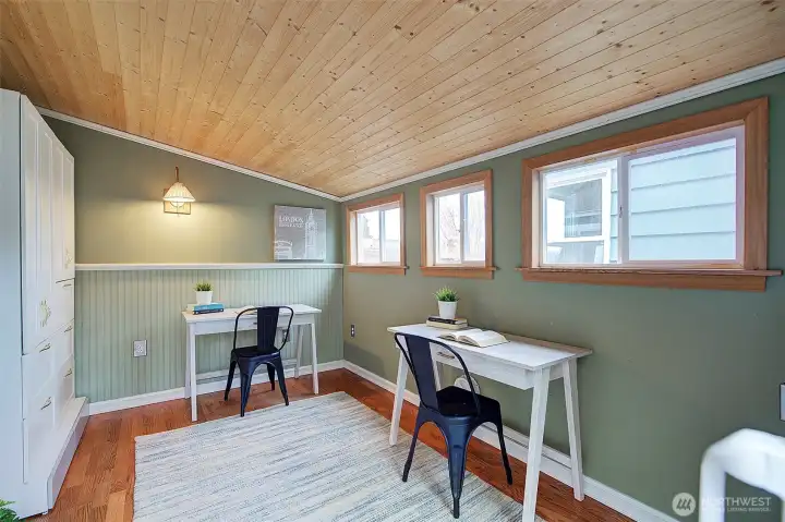 Perfect as home office or gym!