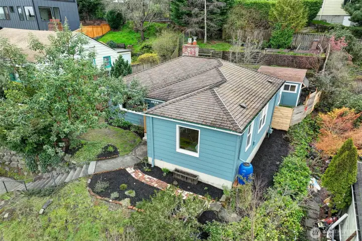 Perched above the neighborhood for mountain top views!