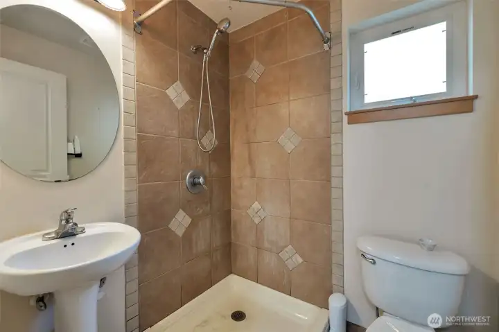 Main level bath