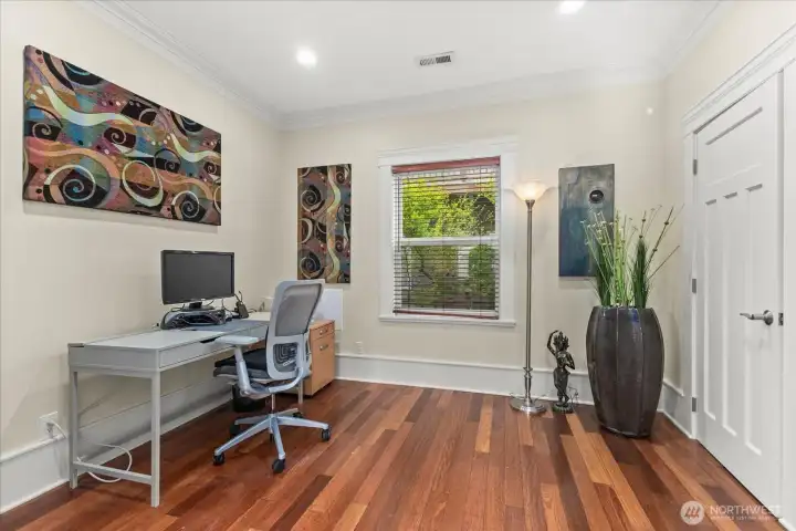 Flex space for office, den or bedroom, with closet.