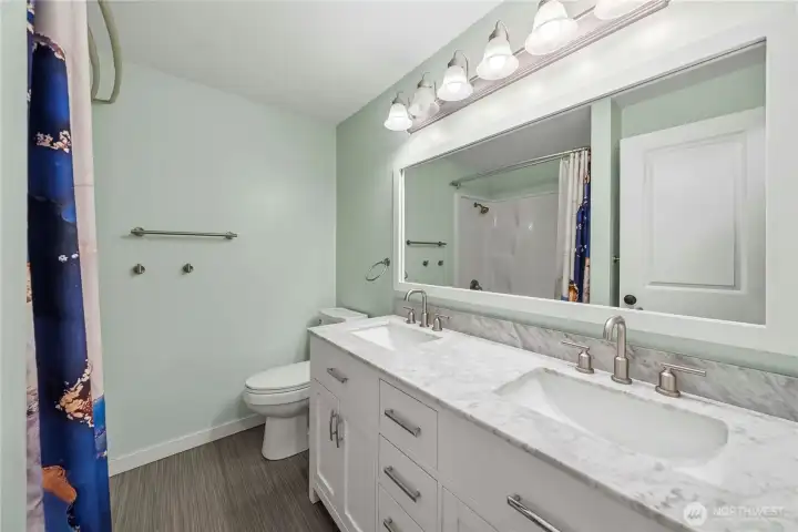 Guest bathroom upstairs