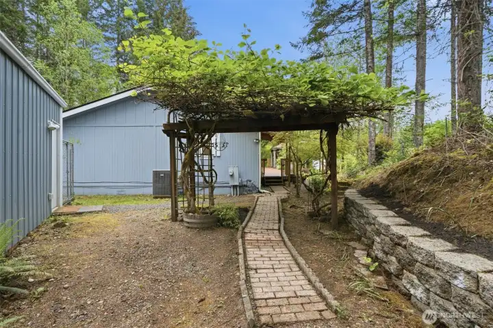 Walkway w/Trellis