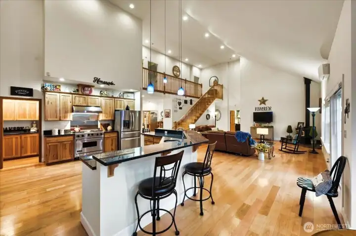 Such an inviting room! Cozy, yet plenty of room to entertain~