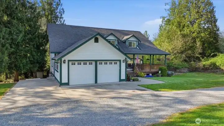 You can bring your RV, Boat or extra cars as there is plenty of space!