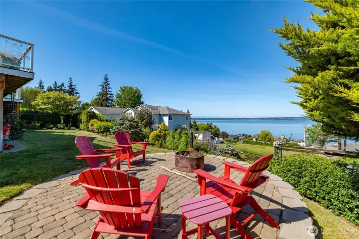 Enjoy your morning coffee or evening s'mores at your own firepit with a view.