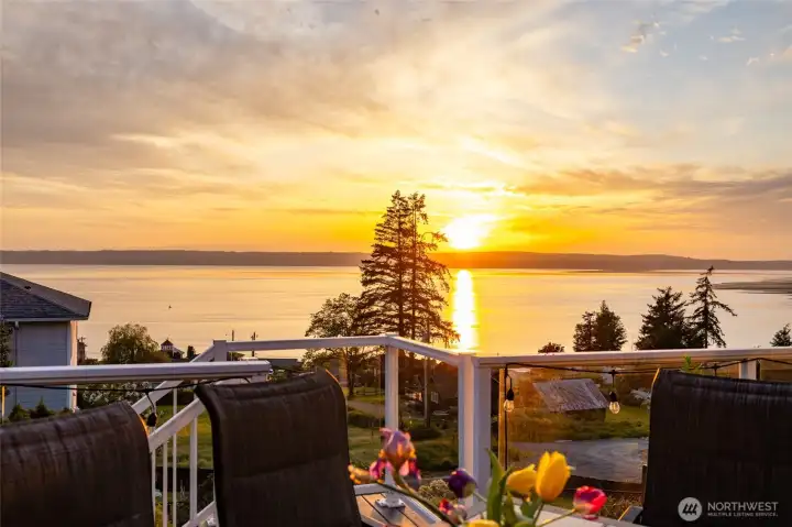 Dinner on the deck, anyone?