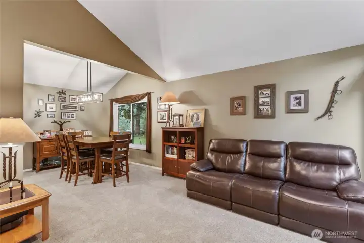 Living Room/Dining
