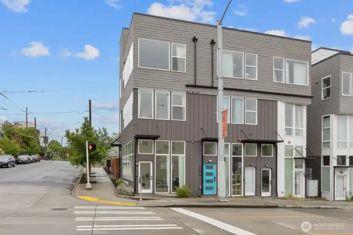 Corner, end unit- perfect for a live/work space!