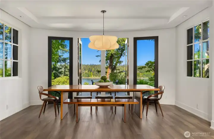 A strong connection between indoor and outdoor spaces. A strong connection between indoor and outdoor spaces.