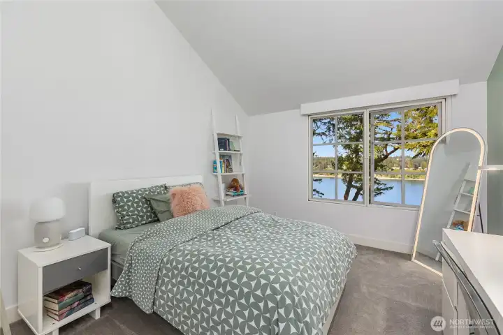 A sweet bedroom... A sweet bedroom...