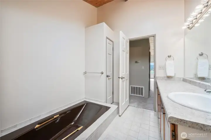 Main bathroom Main bathroom