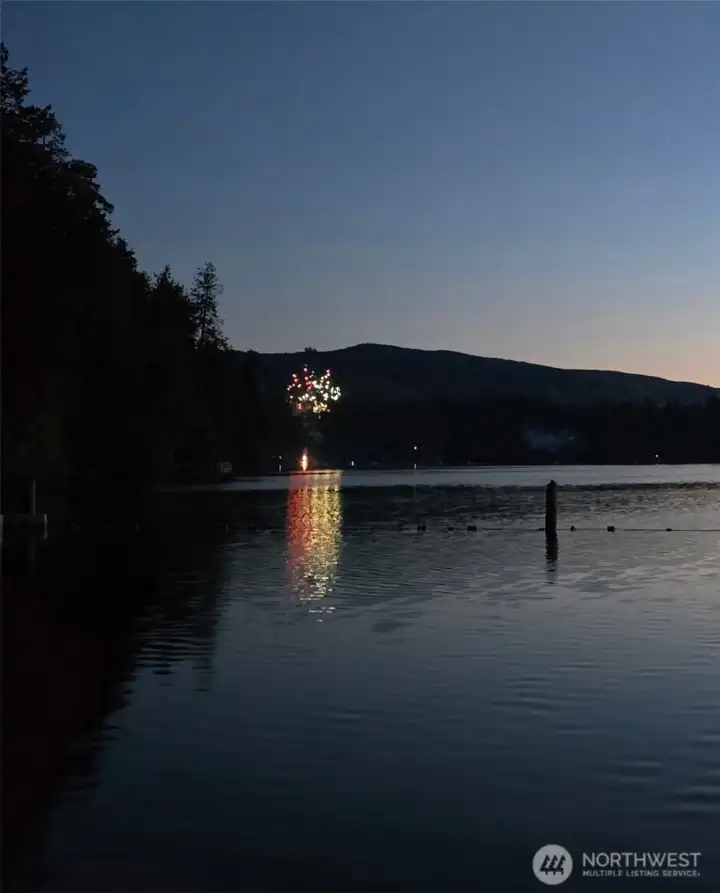 Great spot to view holiday fireworks over Clear Lake. Great spot to view holiday fireworks over Clear Lake.