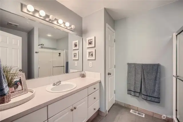 Primary bedroom private bath. Tile floors & bath splash, linen closet to tuck things away!