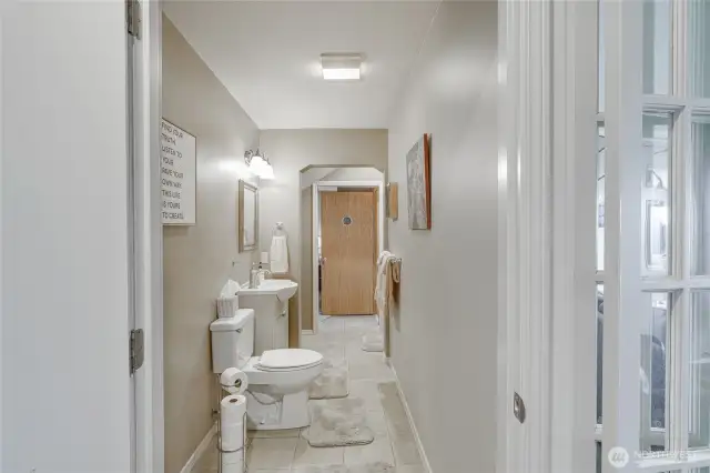 PASS-THRU BATH MAIN FLOOR