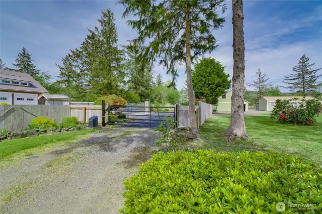 RIVERVIEW LN GATE