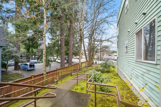 Front walkway with stairs or ramp