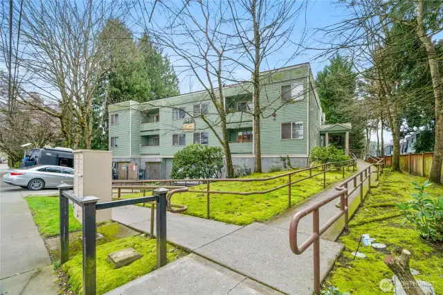 Front entry w/ramp